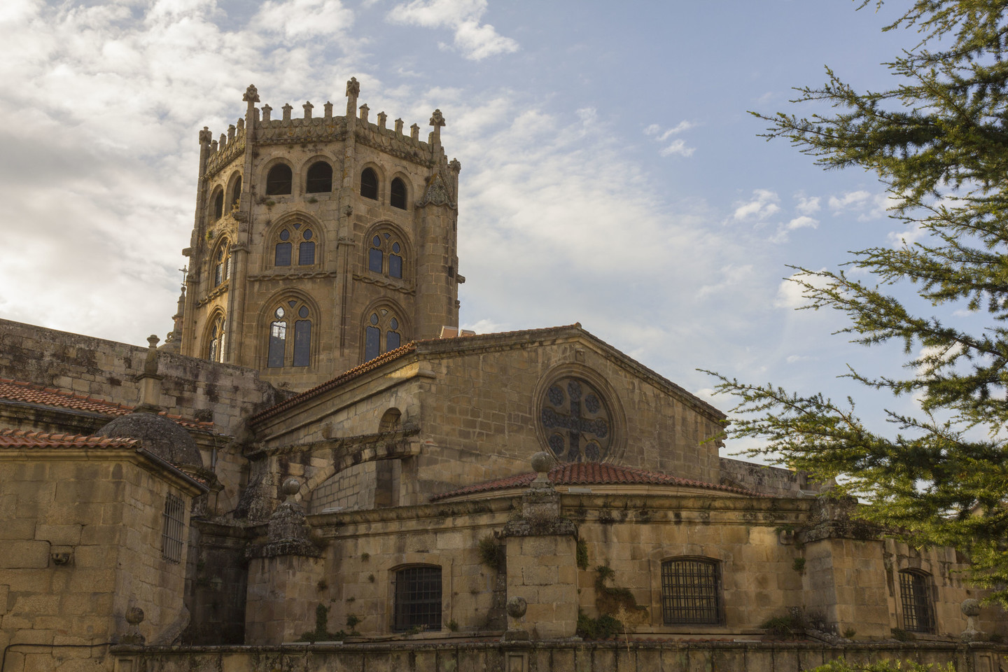 CATEDRAL CATEDRAL - BASÍLICA DE SAN MARTIÑO IN OURENSE OURENSE - Camino de Santiago en Galicia: web oficial