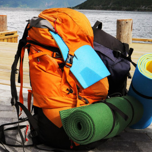 Mochila cargada con el equipamiento necesario